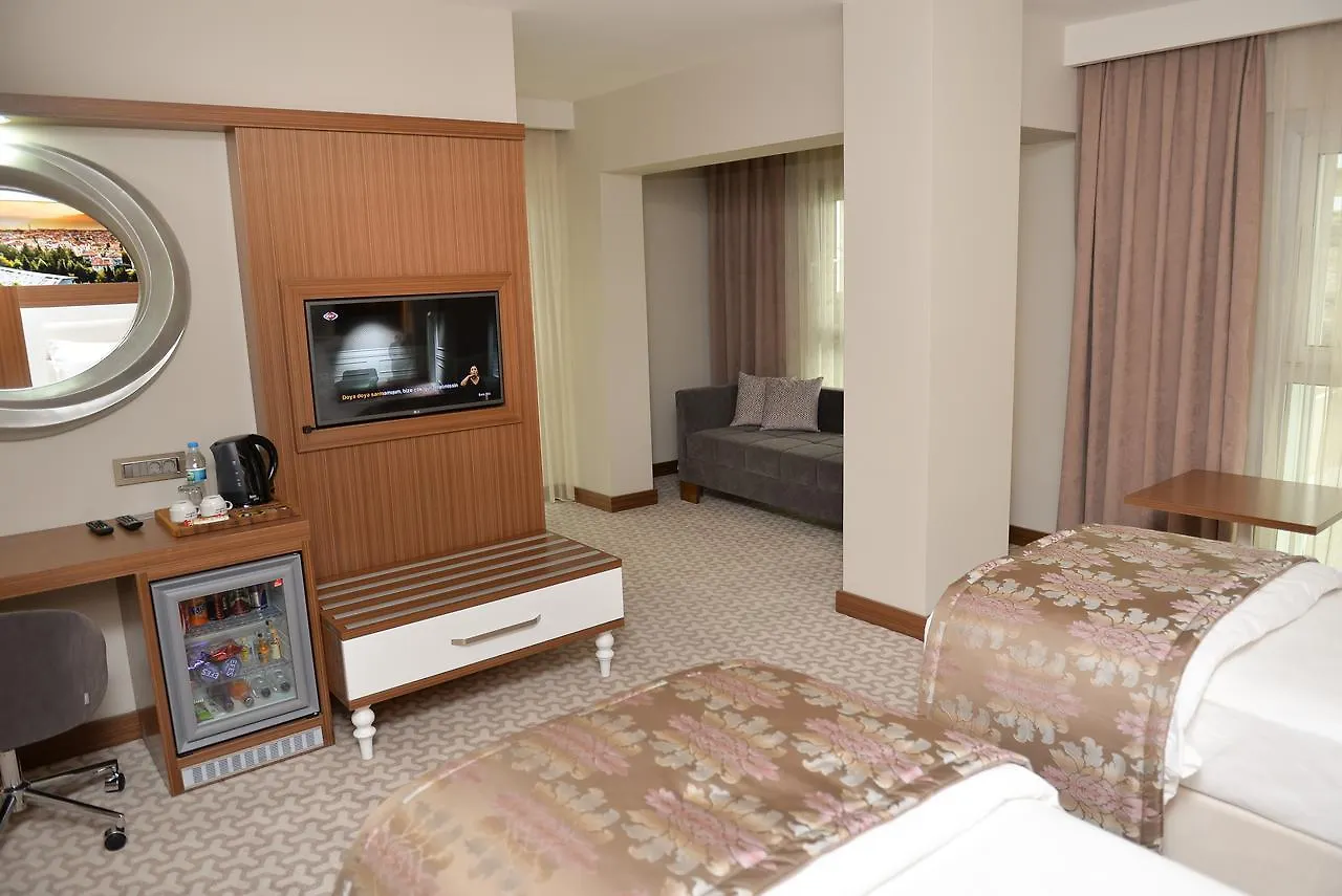 Tuna Otel Rezi̇Dans Gulagzi